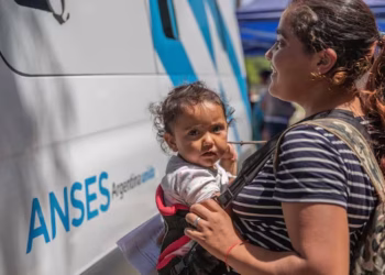 ANSES confirma aumento de la AUH: cuánto sube en marzo 2026 y quiénes pueden cobrar más de $400.000