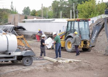 Comenzó la construcción de la Comisaría 42 y avanza el nuevo jardín Corazones del Atuel en San Rafael
