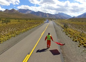 Comenzó la demarcación vial y renovación de cartelería de la  RP 222 a Las Leñas y Valle Hermoso