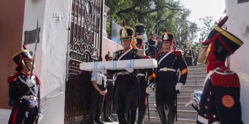 Traslado del sable corvo de San Martín: dejó el Museo Histórico Nacional y viaja a San Lorenzo para el acto que encabezará Javier Milei