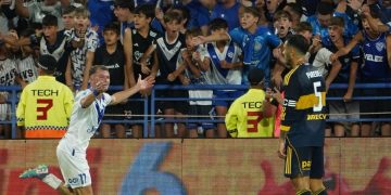 Con doblete de Pellegrini, Vélez venció a Boca y es puntero