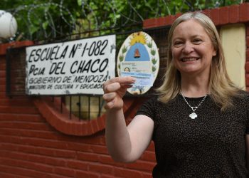 Con bajo perfil y sin polémicas, Hebe Casado emitió su voto en Cuadro Benegas