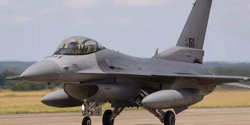 Argentina paga una suma millonaria para entrenar pilotos de F‑16 en EEUU