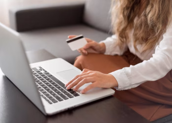 Dólar tarjeta: la razón de por qué el gobierno no lo elimina y cuánto le regalaron los argentinos al Estado en 2025