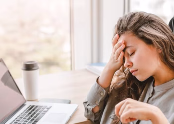 Qué es la worry fatigue y por qué vivir preocupado cansa tanto