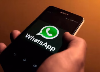 WhatsApp tiene una papelera oculta: dónde se puede encontrar para liberar espacio en el celular