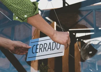 Durante la gestión de Milei cerraron casi 22.000 empresas