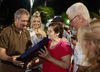 Ante cientos de vecinos, el intendente Omar Félix inauguró el Parque Infantil «Abuelo Miguel» de Real del Padre