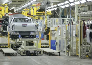 Industria automotriz en crisis: la producción cayó en enero y se derrumbó un 30,1% interanual