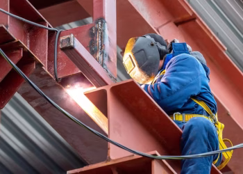 La economía dio señales dispares en 2025: la actividad financiera creció, pero industria y construcción caen