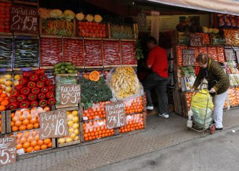 Verdulería ofrece precios de 2020 en el conurbano