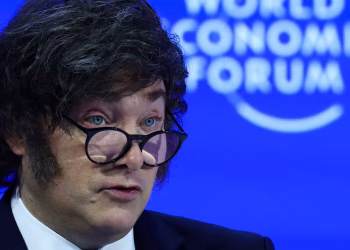 En medio del conflicto de Fate, Milei criticó a los empresarios por los precios de los neumáticos: «Les robaron a los argentinos»