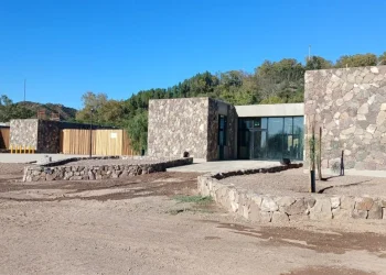 Reabre el Ecoparque con visitas reducidas pero será difícil ver a los animales