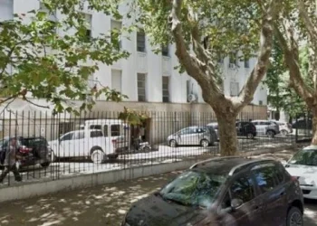 Un preso acusado de abuso sexual se arrojó de un cuarto piso en los tribunales de La Plata