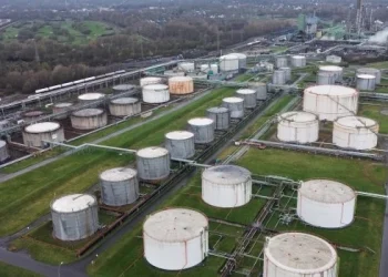 Las 30 naciones más ricas se comprometen a liberar reservas de petróleo para contener los efectos de la guerra en los mercados energéticos