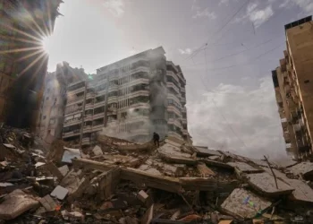 Israel intensifica sus operaciones en Líbano, mientras Trump pide a otros países enviar buques de guerra al estrecho de Ormuz