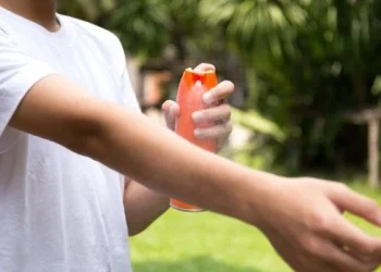 La ANMAT prohibió la comercialización de la replica de un reconocido repelente