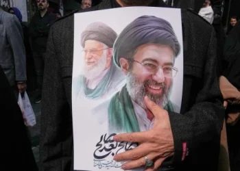 La televisión de Irán difundió un video de Mojtaba Jamenei