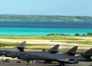 Irán bombardea una base estratégica en el Índico y desafía el alcance de su arsenal