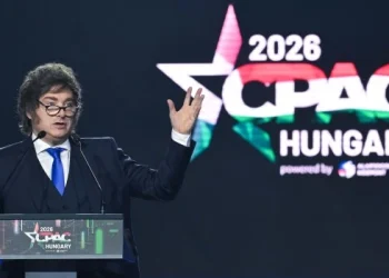 Milei regresó al país tras su visita a Hungría