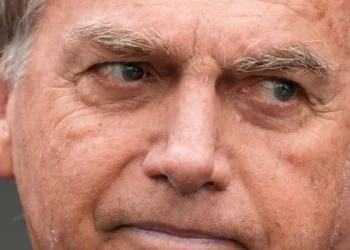 Bolsonaro fue dado de alta del hospital y ya cumple prisión domiciliaria en su casa