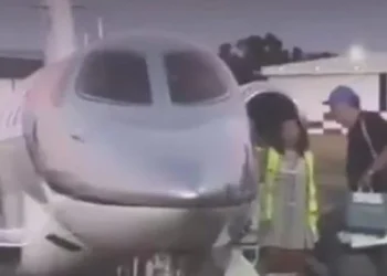 La Justicia ordenó proteger a testigo que declaró que Adorni fue invitado por Marcelo Grandio en el vuelo a Punta del Este