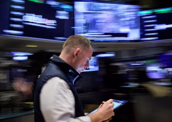 El petróleo sigue en alza y los mercados globales operan en caída: la influencia del conflicto armado entre Estados Unidos e Irán