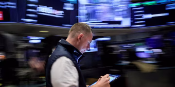 El petróleo sigue en alza y los mercados globales operan en caída: la influencia del conflicto armado entre Estados Unidos e Irán