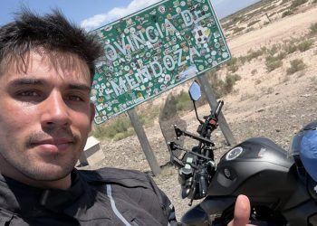 Un motero recorre la Ruta 40 hacia la Patagonia y destacó el difícil tramo entre el sur mendocino y Neuquén