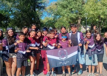 Un ejemplo: Alumnos de Cuadro Nacional festejaron en la plaza y -al terminar- hicieron la limpieza del lugar