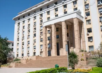 Mendoza ya oficializó la «Ley Hojarasca II» para eliminar normas obsoletas