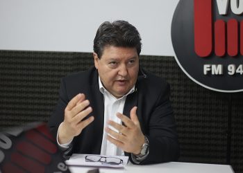 La educación pública como base del desarrollo científico y el vínculo con San Rafael marcaron la visita de un científico mundialmente destacado en biomateriales