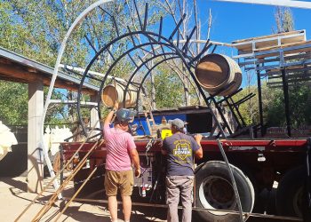 El carro sanrafaelino ya está en Mendoza y ultiman detalles para los desfiles vendimiales