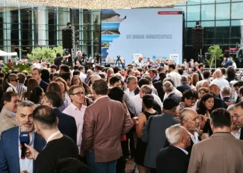 La cruz de sal, los ausentes y el que se fue temprano: lo que no se vio del desayuno de la Coviar