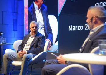 Las cinco definiciones de Alfredo Cornejo sobre macroeconomía ante empresarios