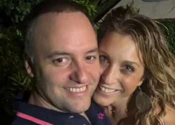 Cuánto sale la habitación del hotel en la que Manuel Adorni se alojó junto a su esposa en Nueva York