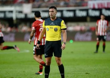 Denunciaron penalmente al árbitro Luis Lobo Medina, acusado de arreglar partidos