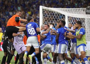 23 expulsados y récord en Brasil: batalla campal entre Cruzeiro y Atlético Mineiro