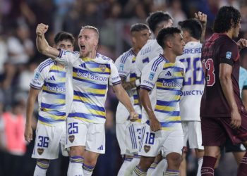 Boca goleó 3-0 a Lanús y volvió a la victoria