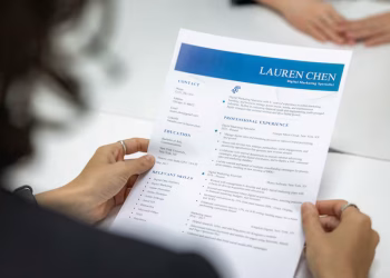 Los datos más importantes a incluir en el currículum vitae: cómo evitar errores comunes y conseguir un buen trabajo