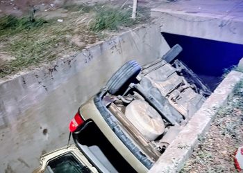 Siniestro vial y rescate de una mujer en el canal de Tirasso