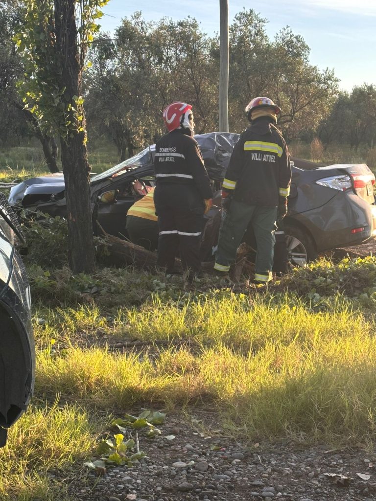 Un joven murió tras chocar contra un árbol en la Ruta 143