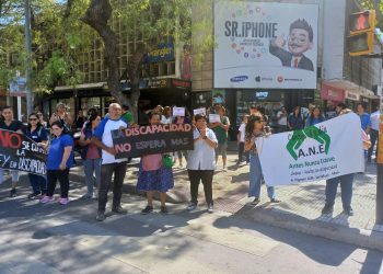 El Gobierno nacional no cumple con la Ley de Emergencia: entidades vinculadas a la discapacidad se manifestaron unidas para visibilizar su abandono