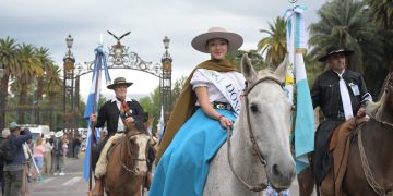 El Carrusel volvió a convocar a miles de mendocinos y turistas en las calles de Ciudad Mendoza