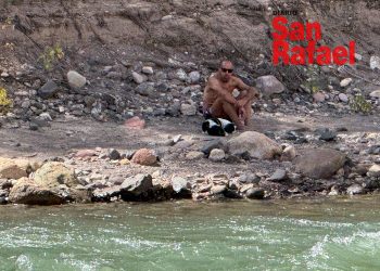 Tras la crecida del río, un hombre y su perro debieron ser rescatados en el Cañón del Atuel