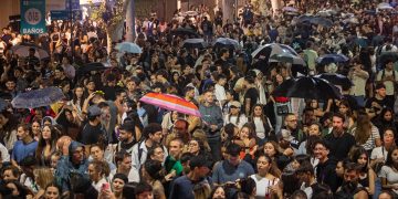 Ciudad Mendoza: una Arístides colmada vibró al ritmo de los beats y acordes de Conociendo Rusia y Ezequiel Arias