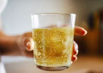 Qué es la “stacked water”, la nueva forma de tomar agua que es furor en las redes