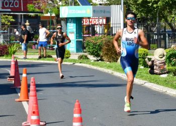 Luna Román e Ignacio Braga compitieron en el Sudamericano de Triatlón
