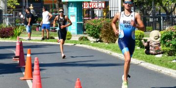 Luna Román e Ignacio Braga compitieron en el Sudamericano de Triatlón