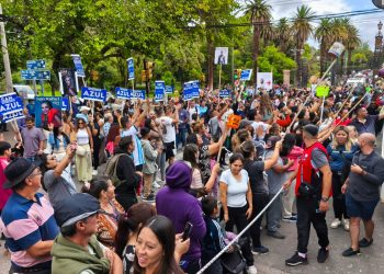 Caravana sanrafaelina para alentar a Azul Antolínez en la Vendimia Nacional